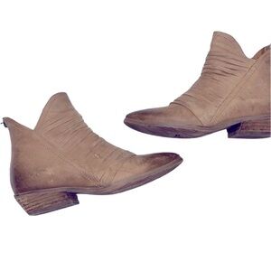 Antelope brown leather booties size 36